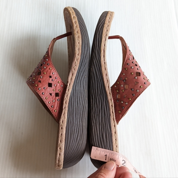 CLARKS studded embellished red leather platform comfort sandals - Picture 3 of 9